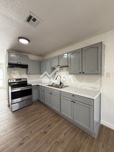 1078 Frost Fire in San Antonio, TX - Foto de edificio - Building Photo