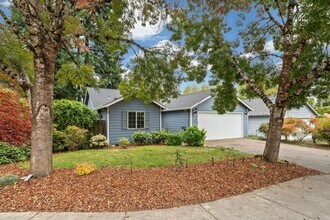 319 NW Angela Ln in Hillsboro, OR - Building Photo - Building Photo