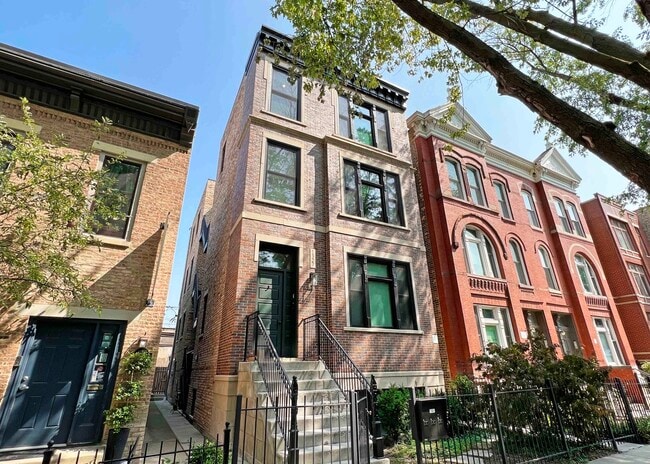 property at 1327 N Wicker Park Ave