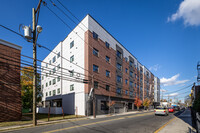 722 Chancellor in Irvington, NJ - Foto de edificio - Primary Photo