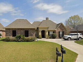 13414 Old Dutchtown Ave in Gonzales, LA - Building Photo