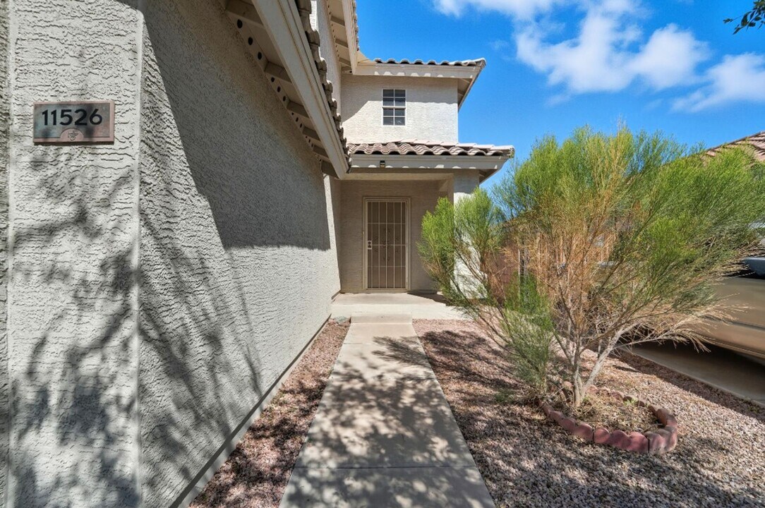 11526 W Paradise Dr in El Mirage, AZ - Building Photo