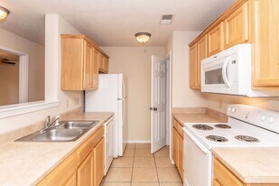 Scenic Station Apartments in Springfield, MO - Building Photo