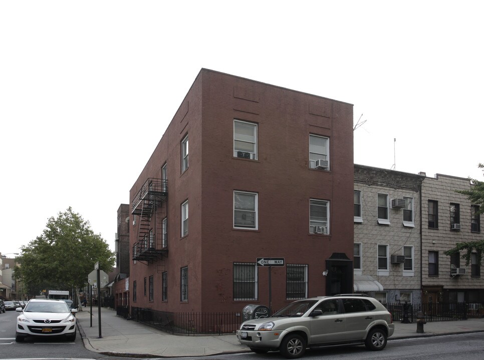 292 Manhattan Ave in Brooklyn, NY - Building Photo