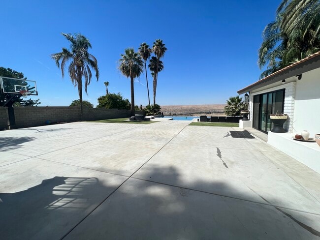 3804 Panorama Dr, Unit Bakers Oasis Apartment in Bakersfield, CA - Building Photo - Building Photo