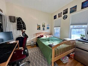 143 Hillside St, Unit 3 in Boston, MA - Foto de edificio - Building Photo