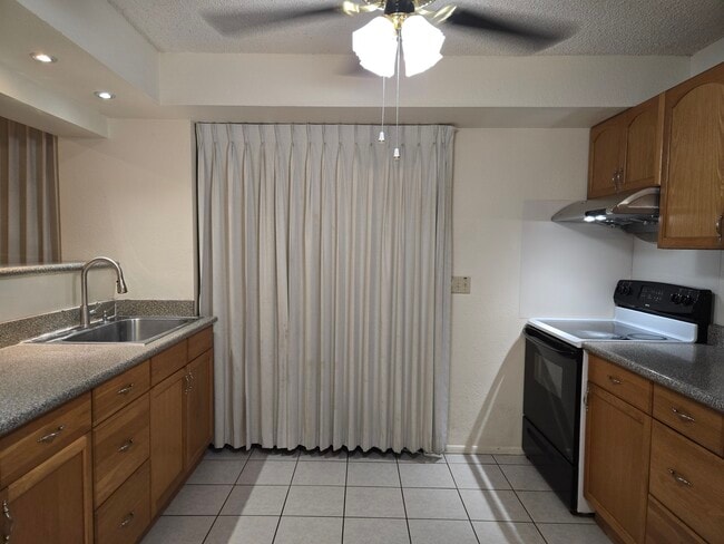 1536 Ala Hahanui St in Honolulu, HI - Building Photo - Building Photo