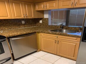 9420 W Flagler St-Unit -212 in Miami, FL - Building Photo - Building Photo