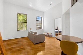 174 Grand St in Jersey City, NJ - Building Photo - Building Photo