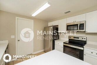 2911 Cedaridge Dr in Tampa, FL - Building Photo - Building Photo
