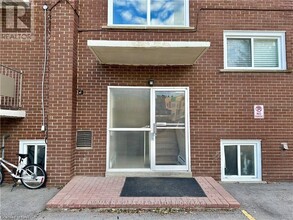 286-286 Vine St in St Catharines, ON - Building Photo - Building Photo