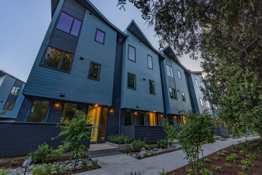 1752 SE Columbia River Dr in Vancouver, WA - Building Photo