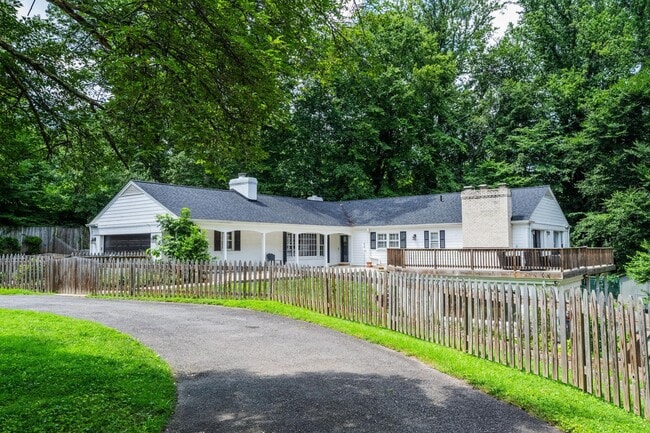 7732 Canal Ct in McLean, VA - Building Photo - Building Photo