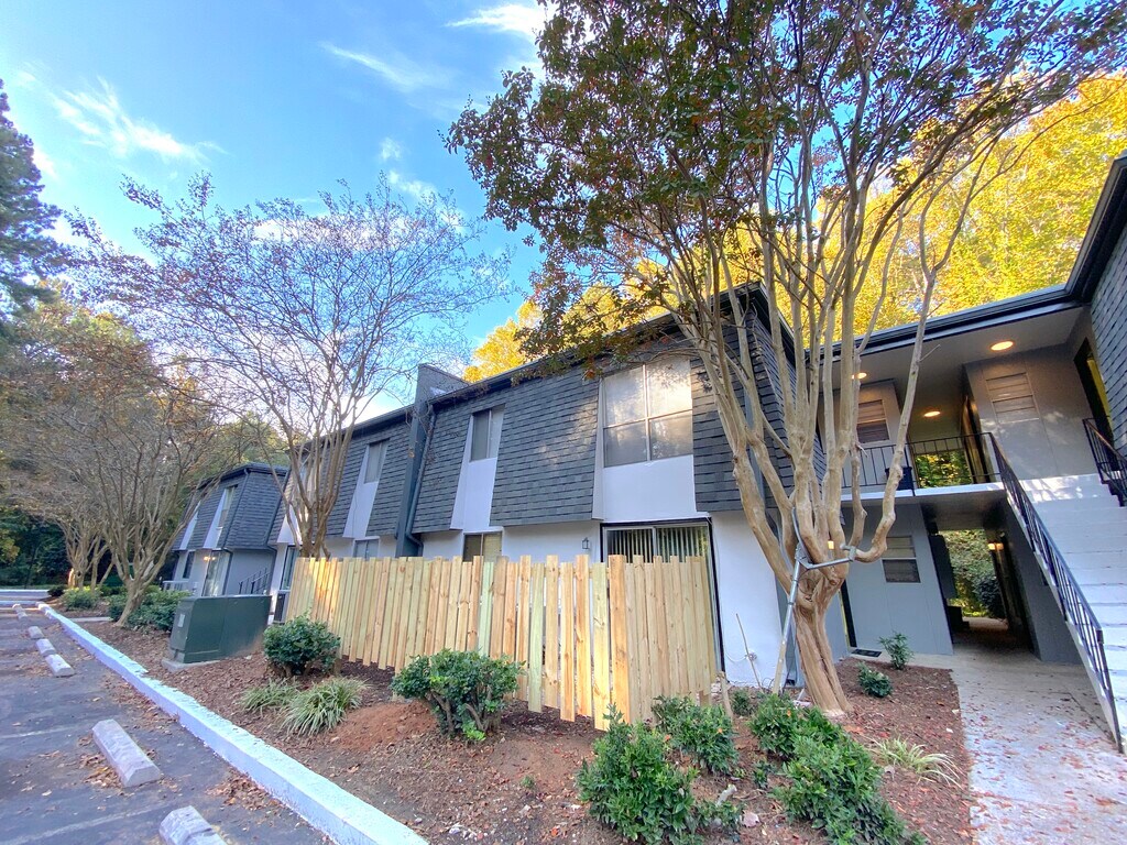 Retreat at Greenbriar Atlanta, GA Apartments