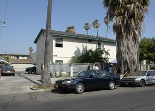 1060 N St Andrews Pl in Los Angeles, CA - Building Photo - Building Photo