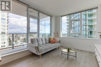 7358-7358 Edmonds St in Burnaby, BC - Building Photo - Building Photo