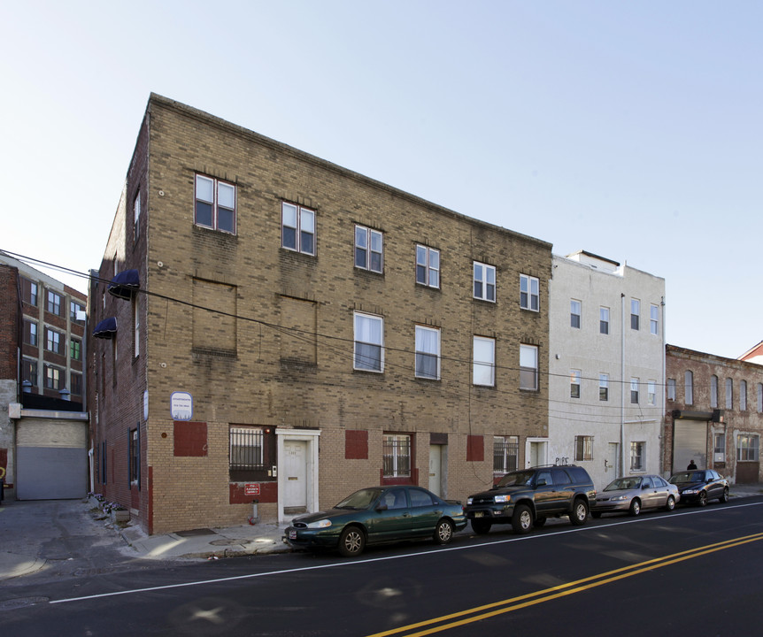 Ridge Apartments in Philadelphia, PA - Foto de edificio