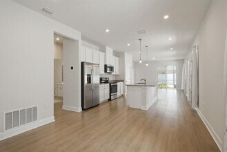 19056 Heavenside Ct in Spring Hill, FL - Building Photo - Building Photo