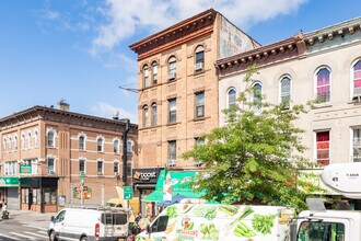 5724 5th Avenue in Brooklyn, NY - Foto de edificio - Building Photo