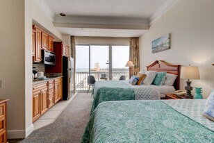 2700 N Atlantic Ave in Daytona Beach, FL - Building Photo