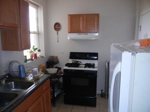 7816 S Cornell Ave in Chicago, IL - Foto de edificio - Interior Photo