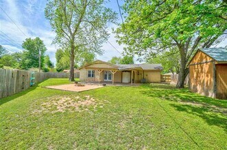 301 NW Parkwood Pl in Lawton, OK - Building Photo - Building Photo