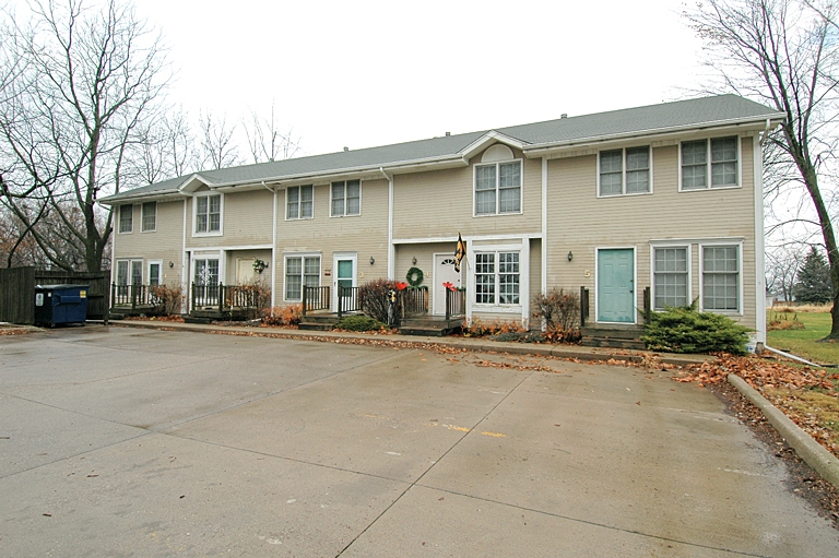 675 Ashworth Dr in Waukee, IA - Building Photo