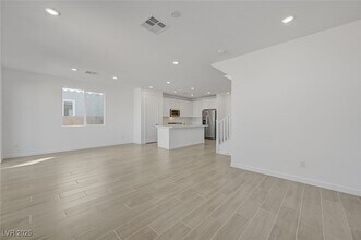 8532 W Agate Ave in Las Vegas, NV - Foto de edificio - Building Photo