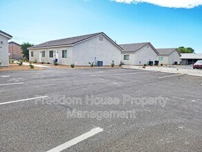 1111 Sixshooter Ave in Pahrump, NV - Building Photo - Building Photo
