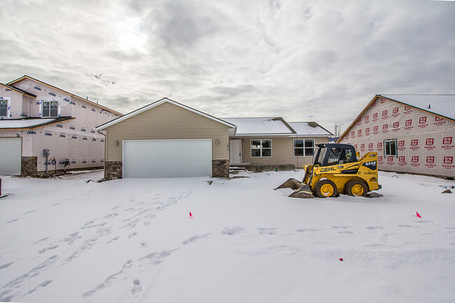 1474 E Yellowstone Ave in Post Falls, ID - Foto de edificio - Building Photo