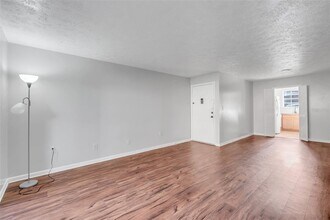 4212 Lake Underhill Rd in Orlando, FL - Building Photo - Building Photo