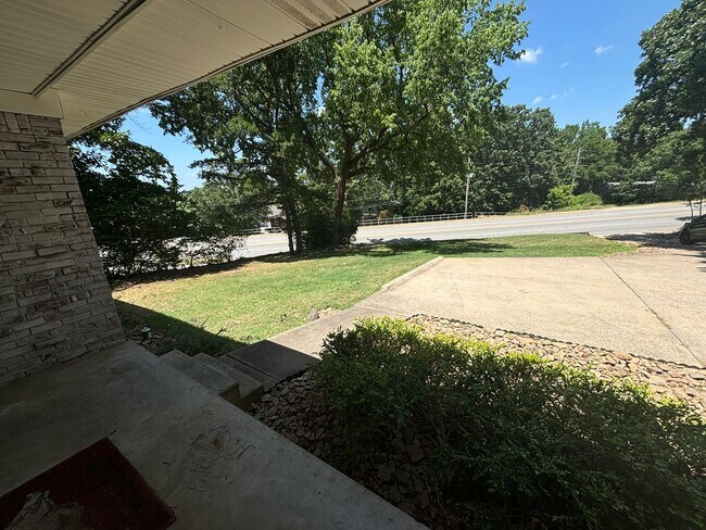 1627 W Wedington Dr in Fayetteville, AR - Building Photo - Building Photo