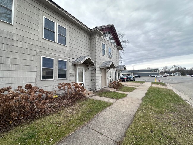 215 Wisconsin St-Unit -215 in New London, WI - Building Photo - Building Photo