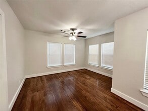 624 E Magnolia St in Angleton, TX - Building Photo - Building Photo