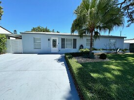 2300 SW 43rd Terrace in Fort Lauderdale, FL - Building Photo