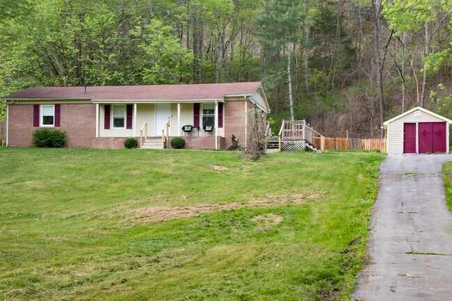 21270 McCann Rd in Damascus, VA - Building Photo - Building Photo
