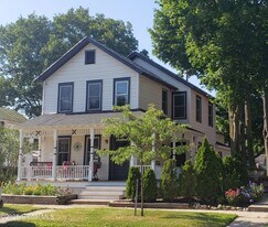 201 Lake Ave in Saratoga Springs, NY - Building Photo