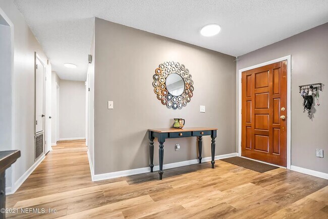 4872 Lofty Pines Cir W in Jacksonville, FL - Building Photo - Building Photo