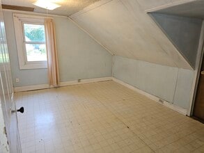 35 Beech St, Unit 2 in Orono, ME - Foto de edificio - Building Photo