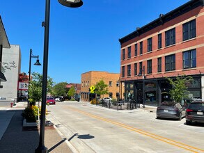 253 Center St in South Haven, MI - Foto de edificio - Building Photo