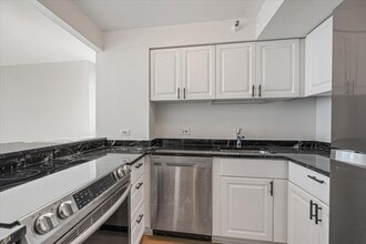 3660 N Lake Shore Dr, Unit 2803 in Chicago, IL - Building Photo - Building Photo