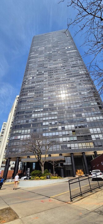 5415 N Sheridan Rd in Chicago, IL - Building Photo