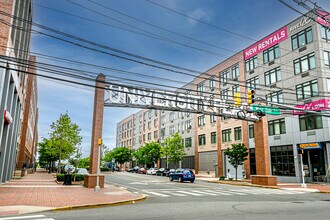 46 Van Houten Ave, Unit Lower Level in Jersey City, NJ - Building Photo - Building Photo