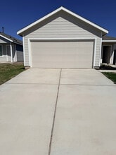 208 Skyfire St in Hutto, TX - Building Photo - Building Photo