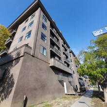 8811 Burton Wy in West Hollywood, CA - Building Photo - Building Photo