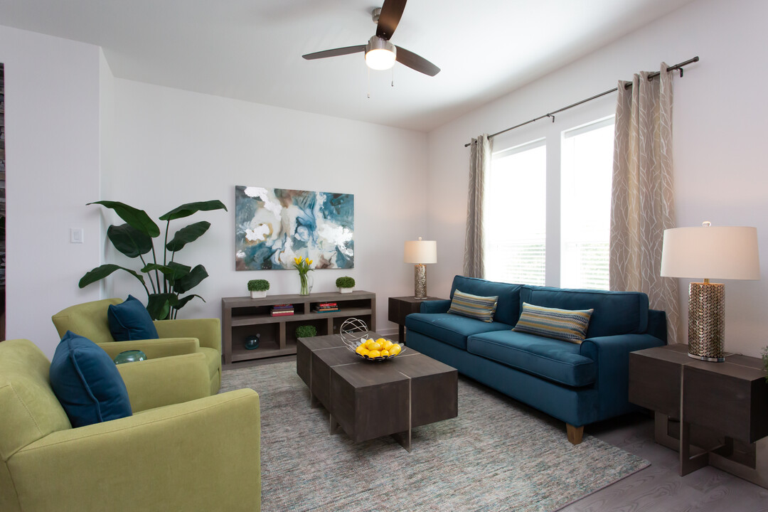 Trailside Oaks Townhomes and Apartments in Leander, TX - Foto de edificio