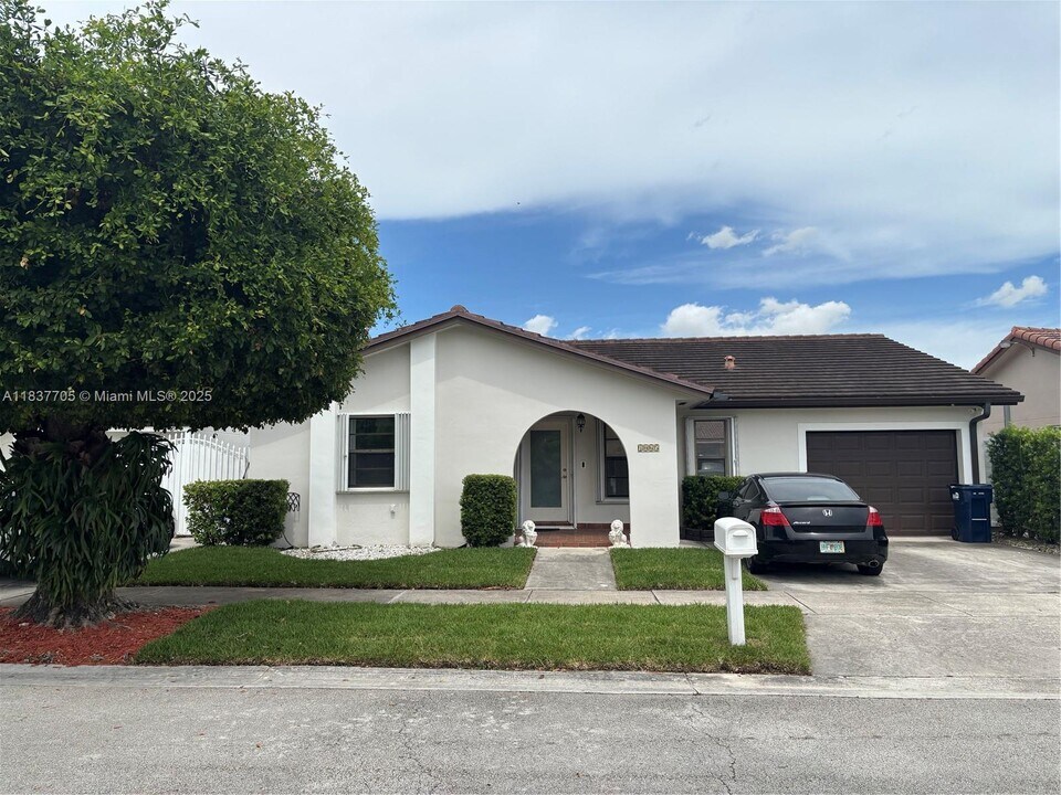 1065 NW 127th Path in Miami, FL - Building Photo
