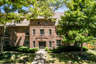 The Chateau in Overland Park, KS - Building Photo - Primary Photo