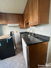 1244 Beacon St, Unit 8B in Brookline, MA - Building Photo - Building Photo