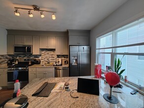 48 Derby St, Unit 2 in Somerville, MA - Foto de edificio - Building Photo